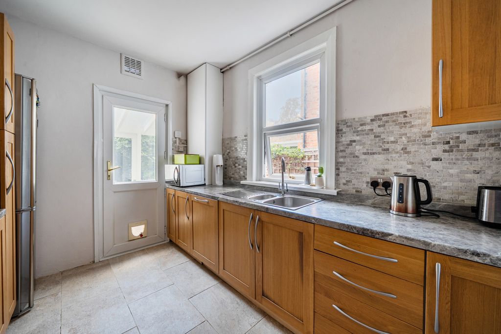 Property photo 3 of 18 Kitchen