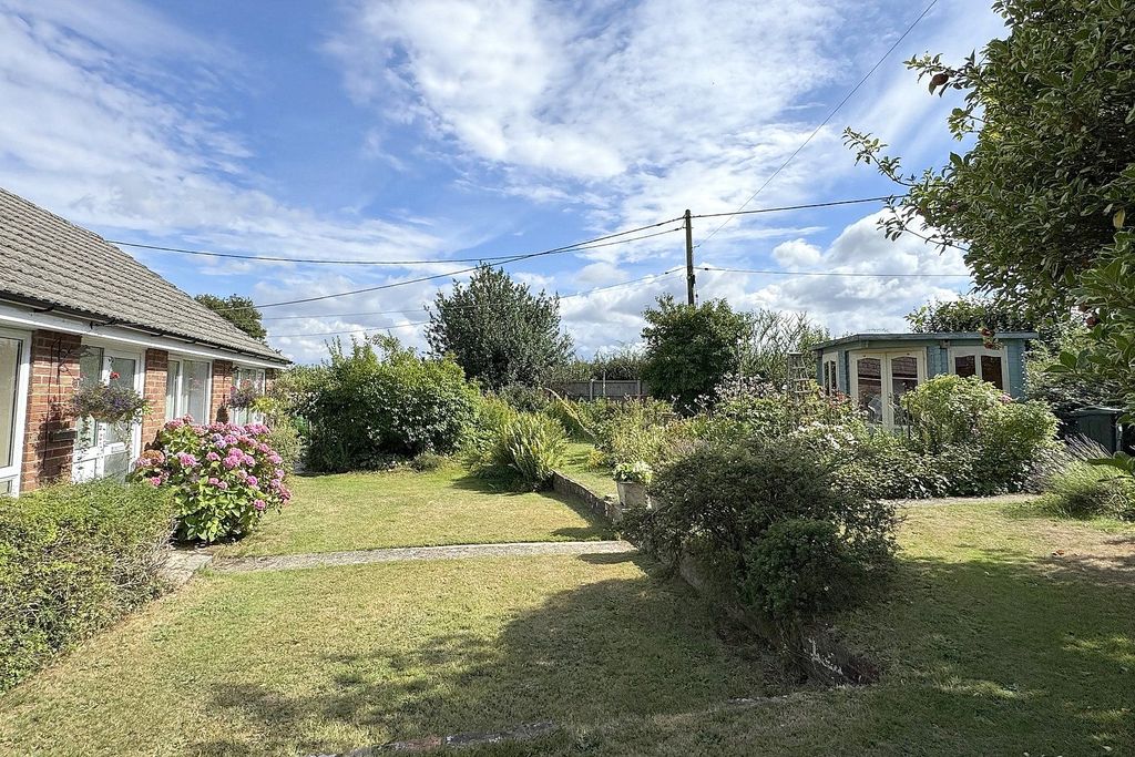 Property photo 2 of 17 Picture No. 15