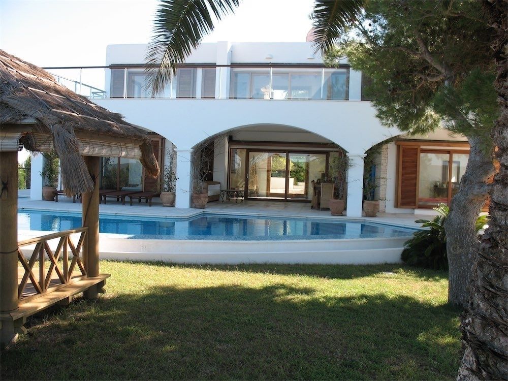 Property photo 2 of 30