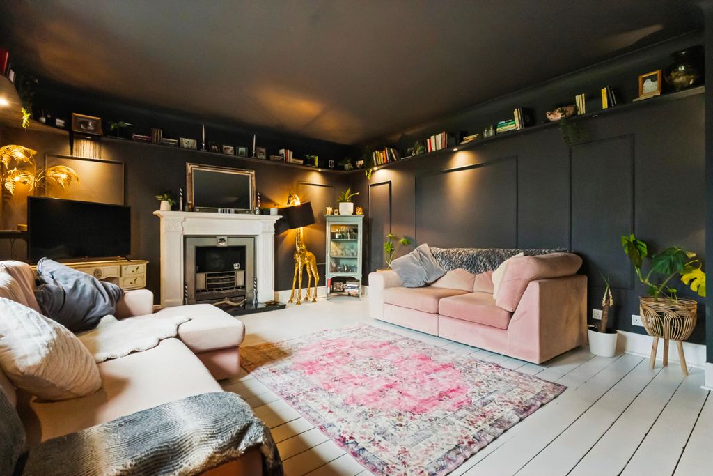 Property photo 3 of 45