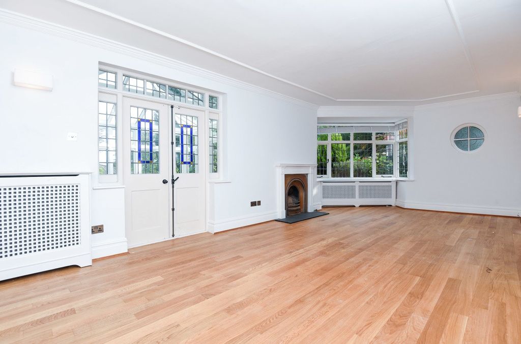 Property photo 2 of 9 Picture No. 15