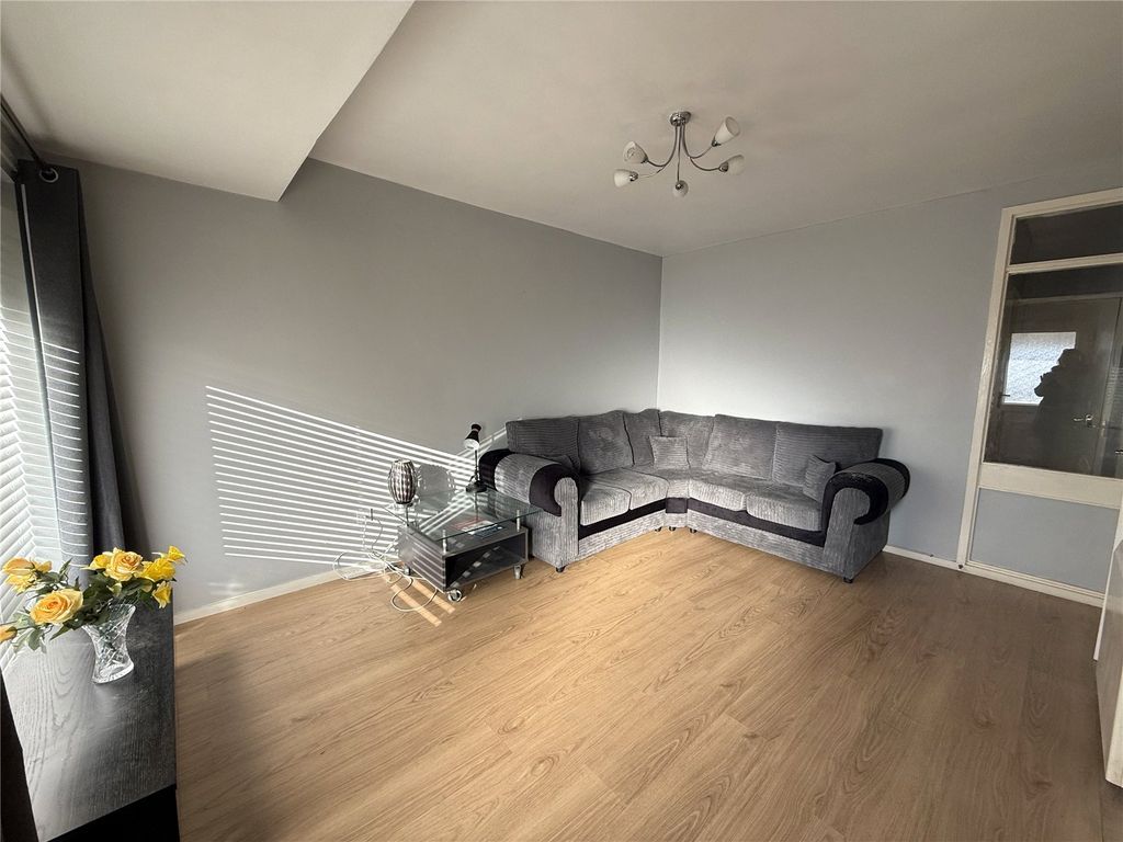 Property photo 2 of 13 Picture No. 15