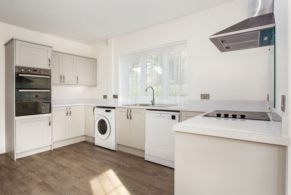 Property photo 3 of 13 Kitchen
