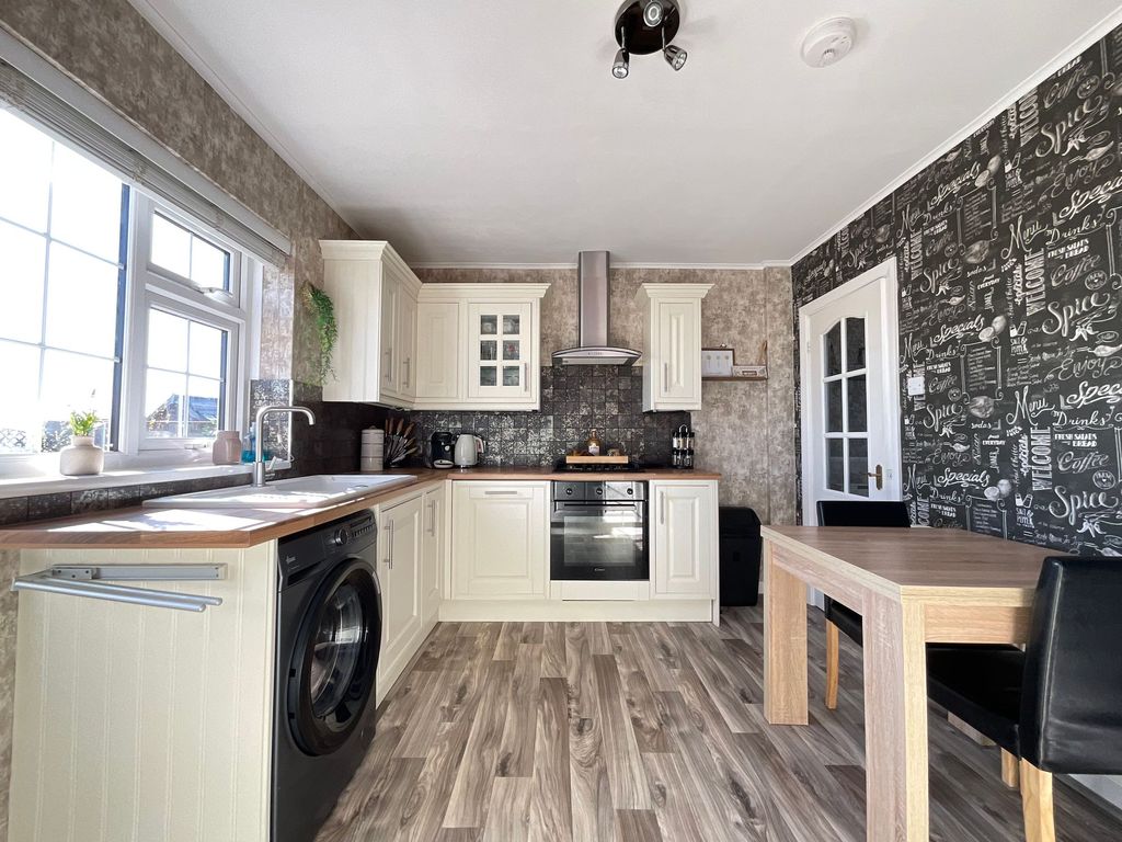 Property photo 3 of 27