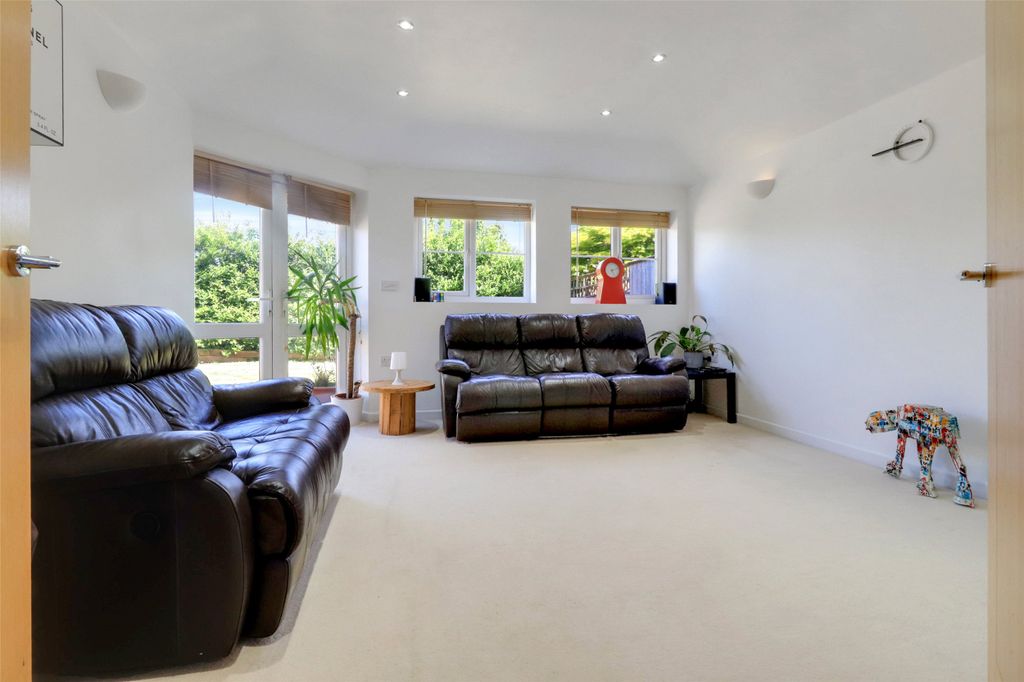 Property photo 3 of 16 Picture No. 06