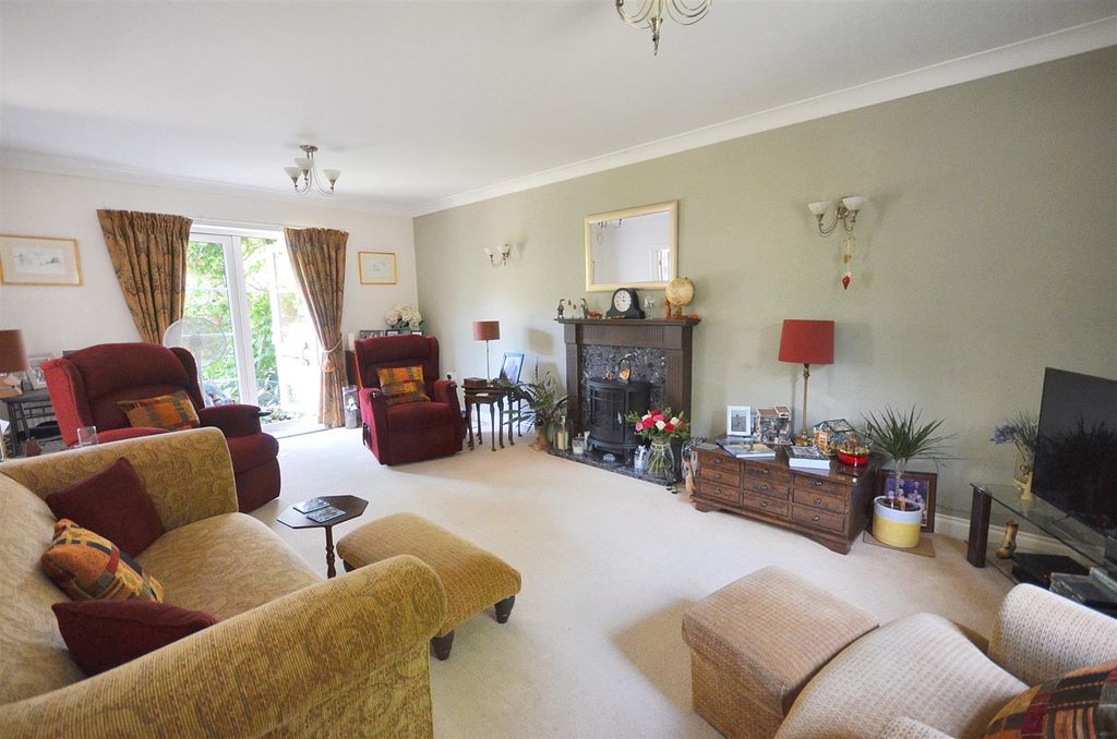 Property photo 2 of 11 Sitting Room