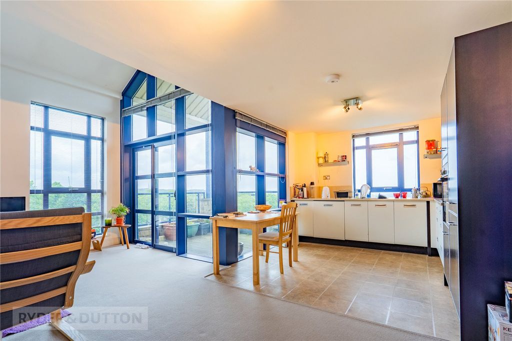 Property photo 2 of 17 Open Plan