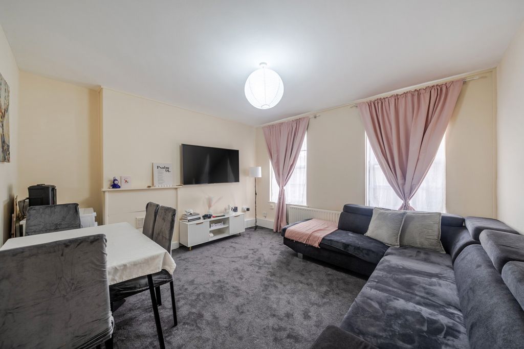 Property photo 2 of 12 1538390-10-1A15Ef...