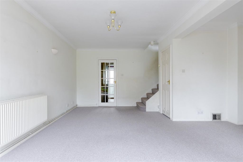 Property photo 3 of 18 Living Room