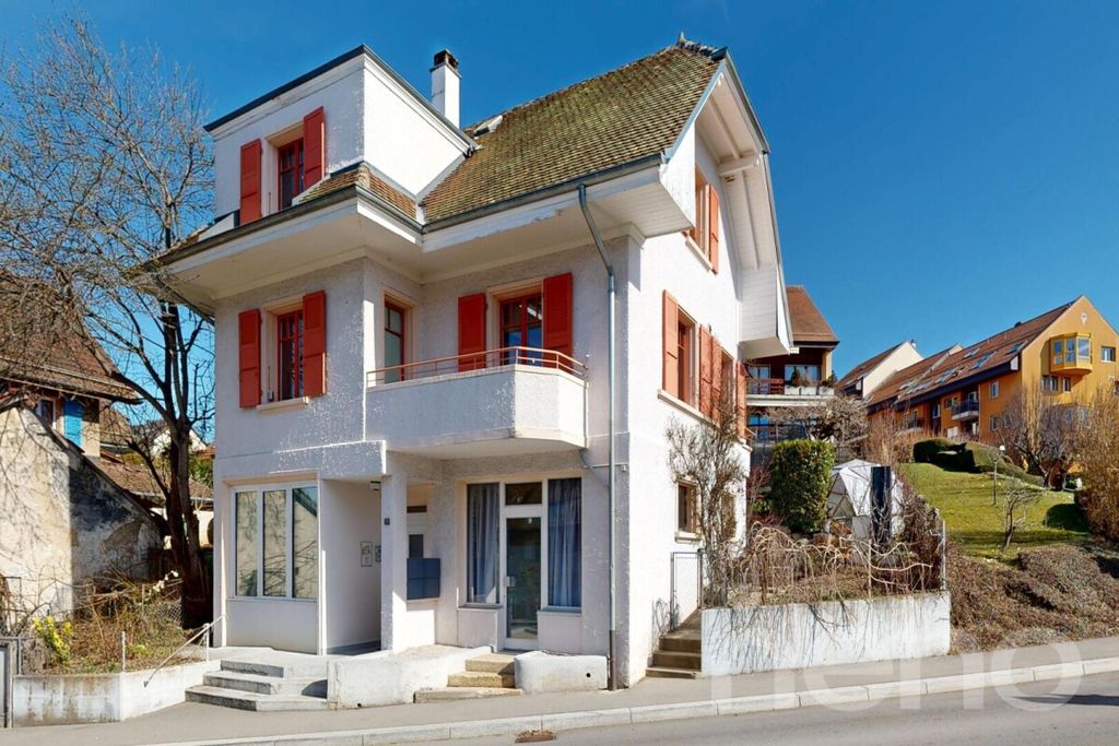 Property photo 2 of 12