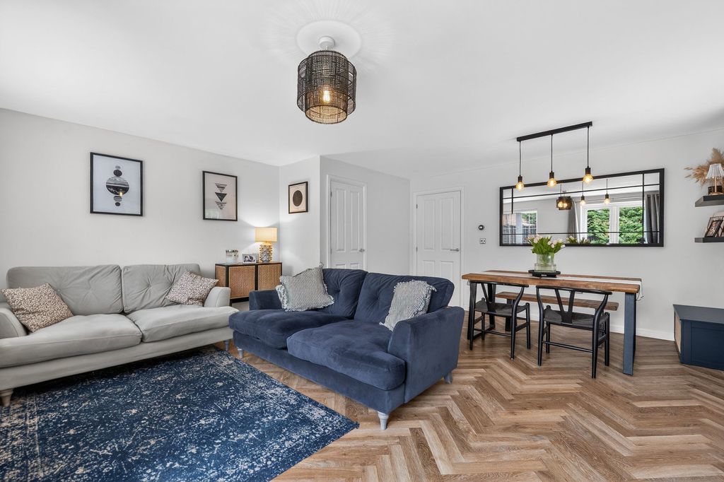 Property photo 3 of 28