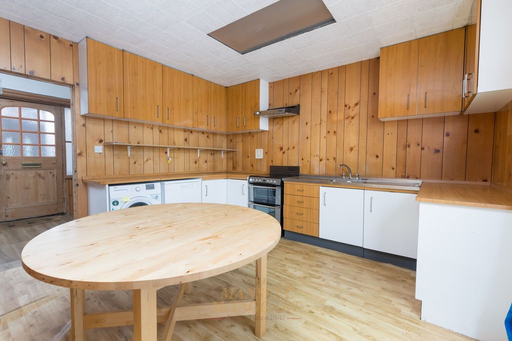 Property photo 3 of 23