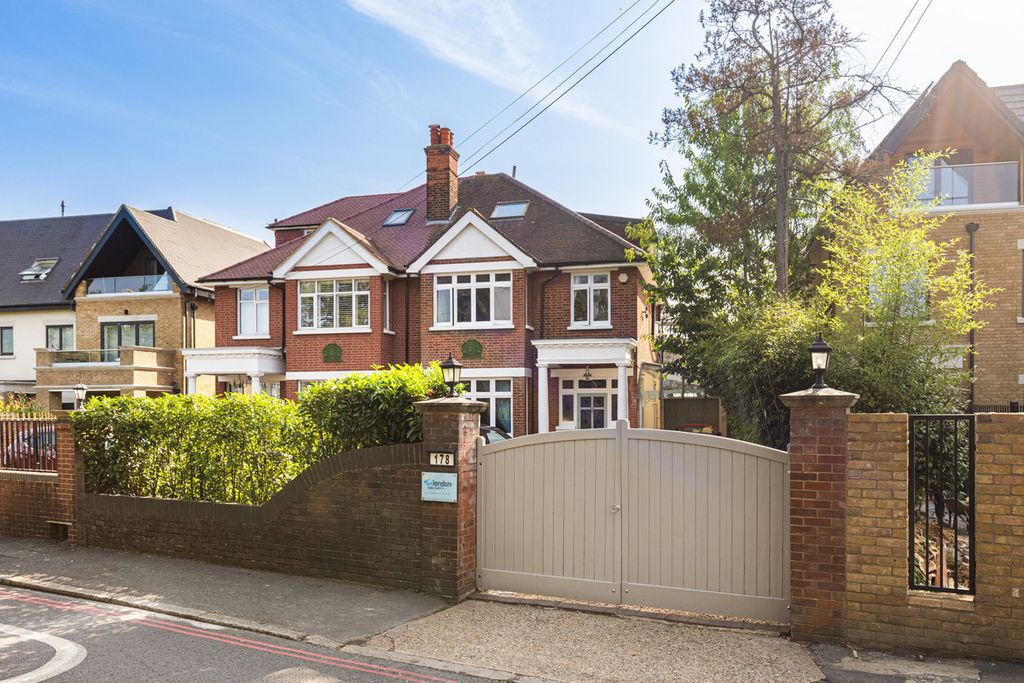 Property photo 1 of 28