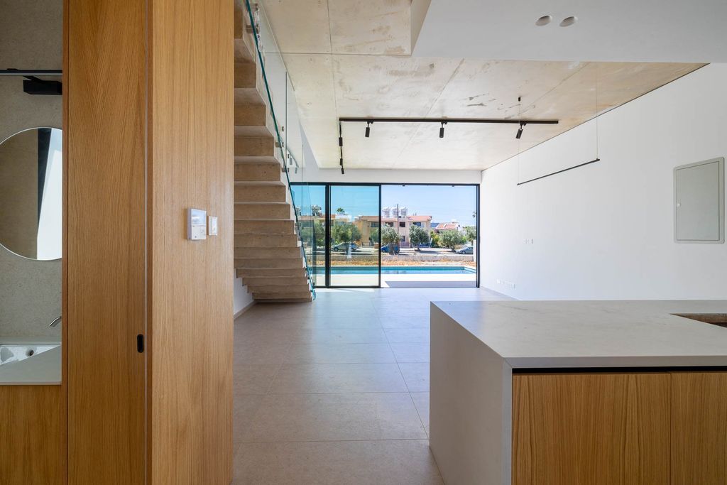 Property photo 2 of 26