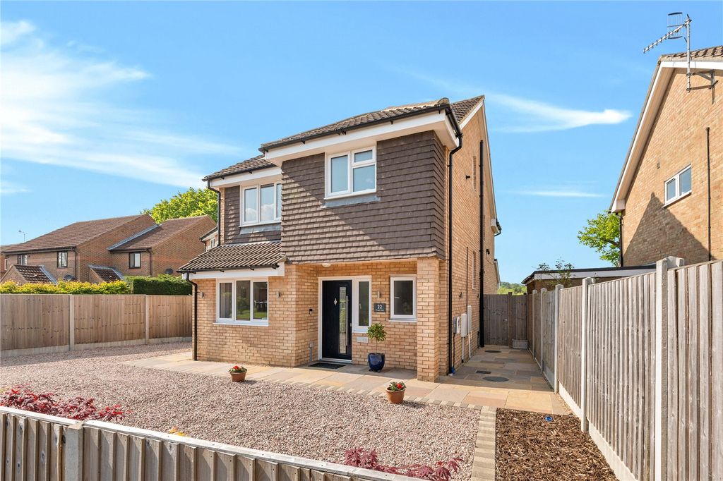 Property photo 1 of 18 Thepps Close