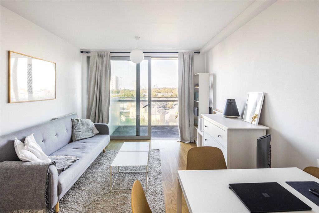 Property photo 1 of 8 Living Room