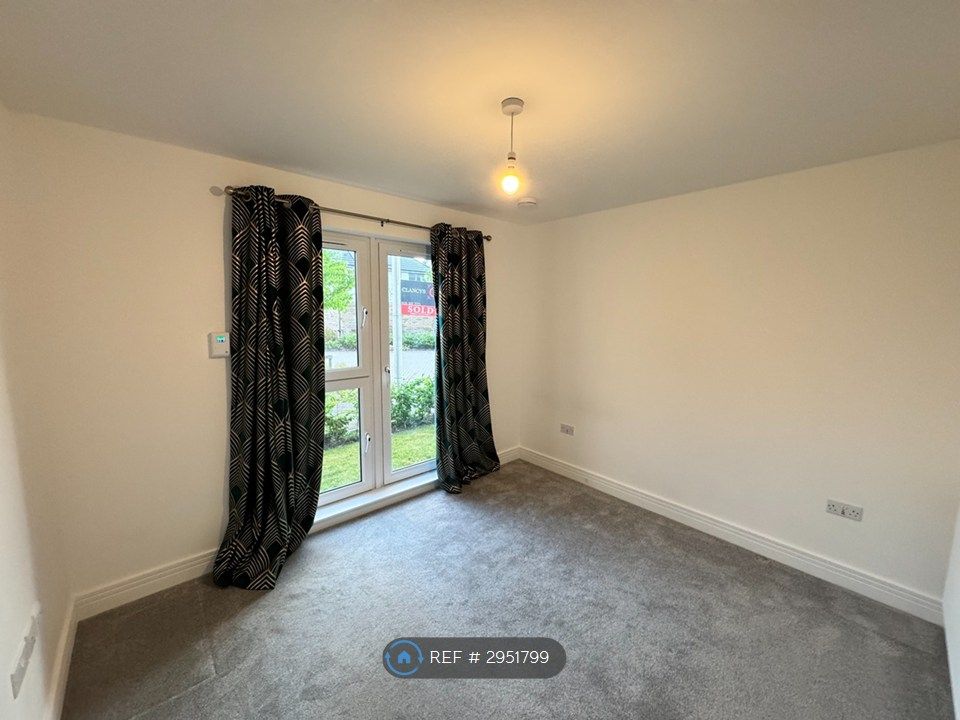 Property photo 1 of 14 Master Bedroom
