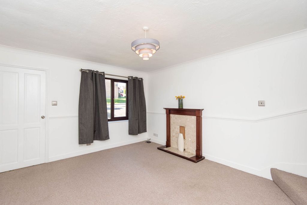 Property photo 3 of 12