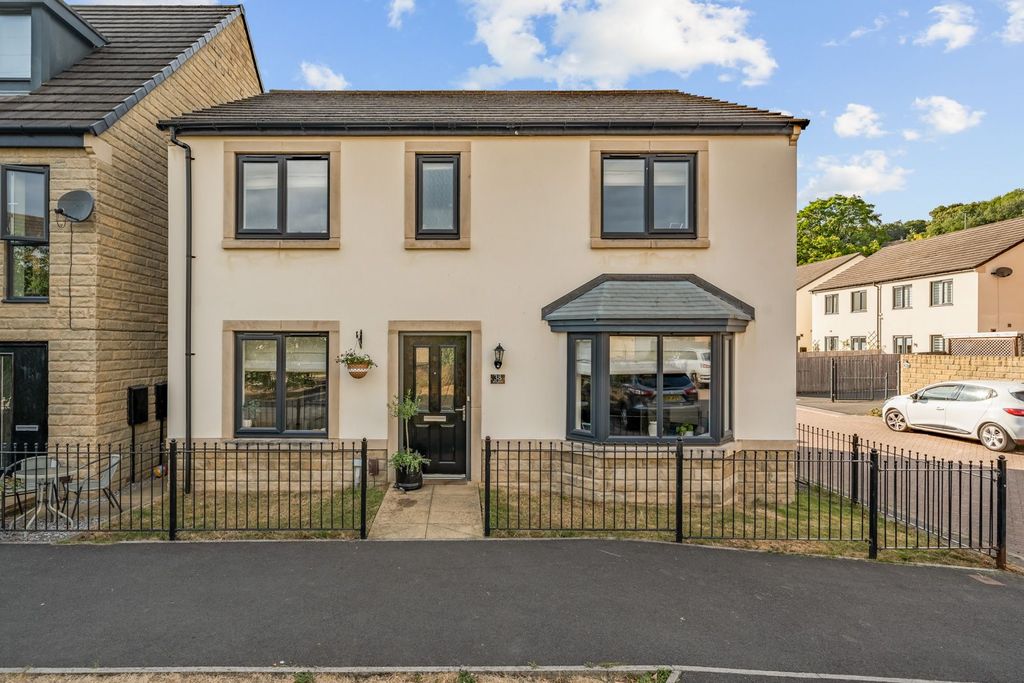Property photo 2 of 27