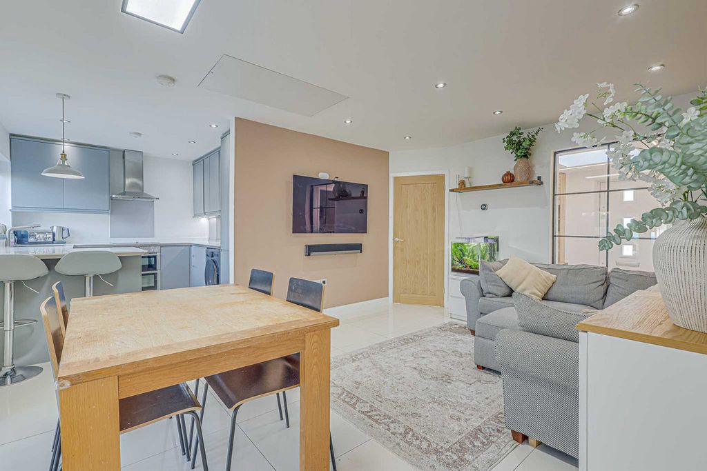 Property photo 2 of 29