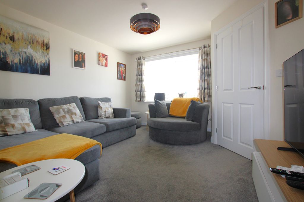 Property photo 3 of 16 Lounge Area