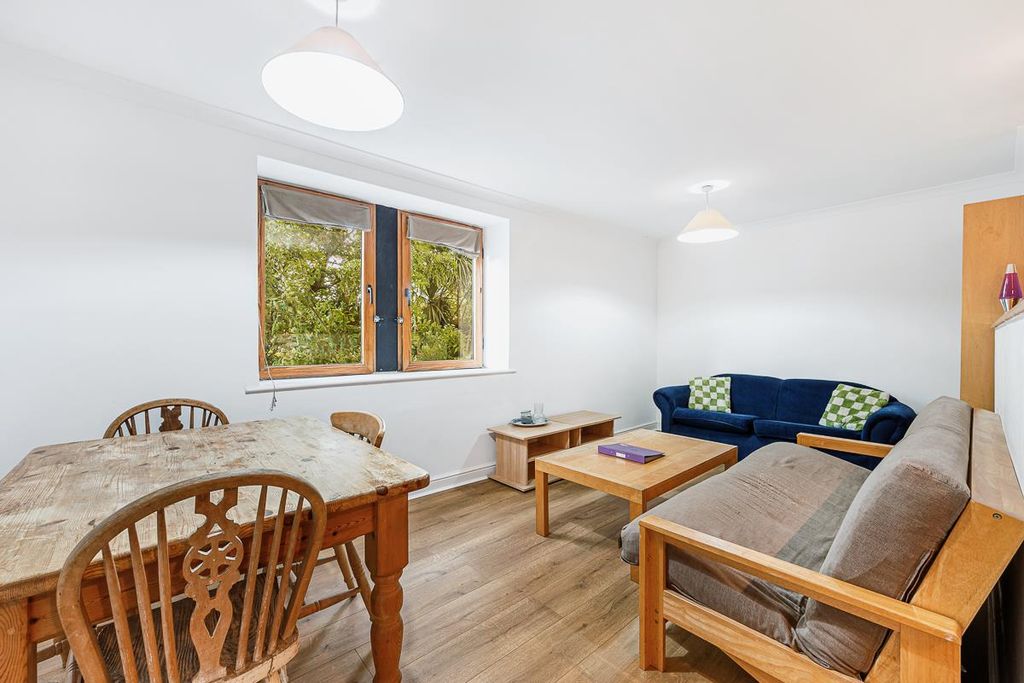 Property photo 2 of 8 1 Chiswick View, 300-320 Acton Lane-2.Jpg