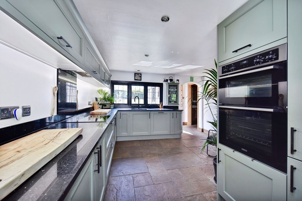 Property photo 3 of 28 Pbox-Img.Jpg