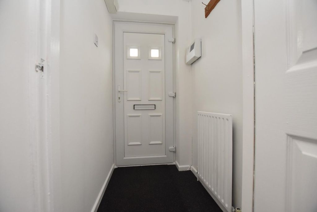 Property photo 2 of 12 Ent Hall.Jpg