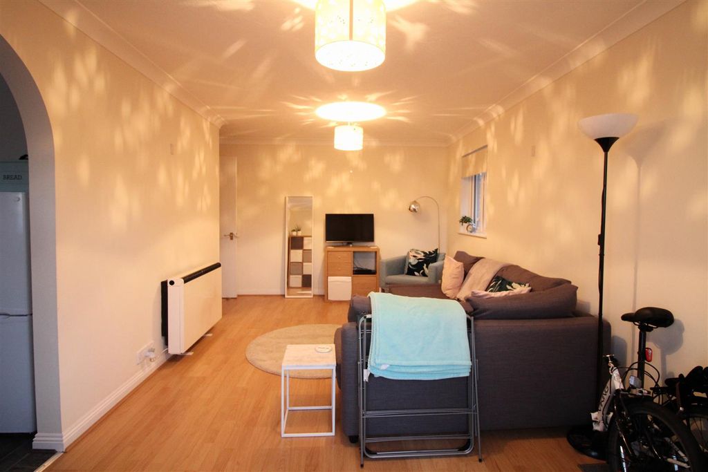 Property photo 3 of 9