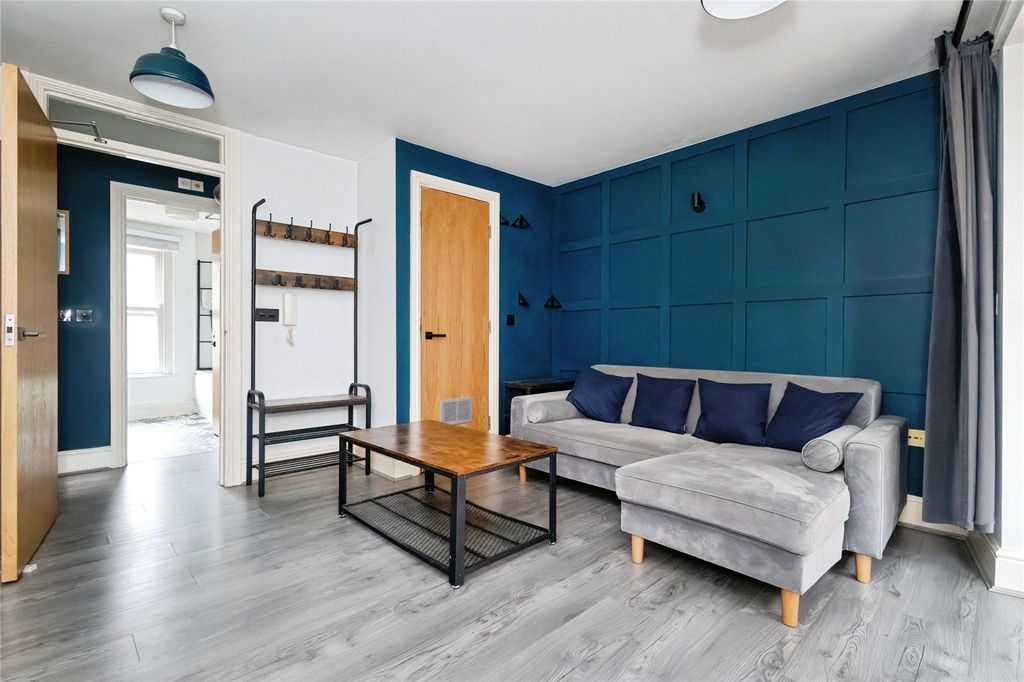 Property photo 3 of 21 Picture No. 30