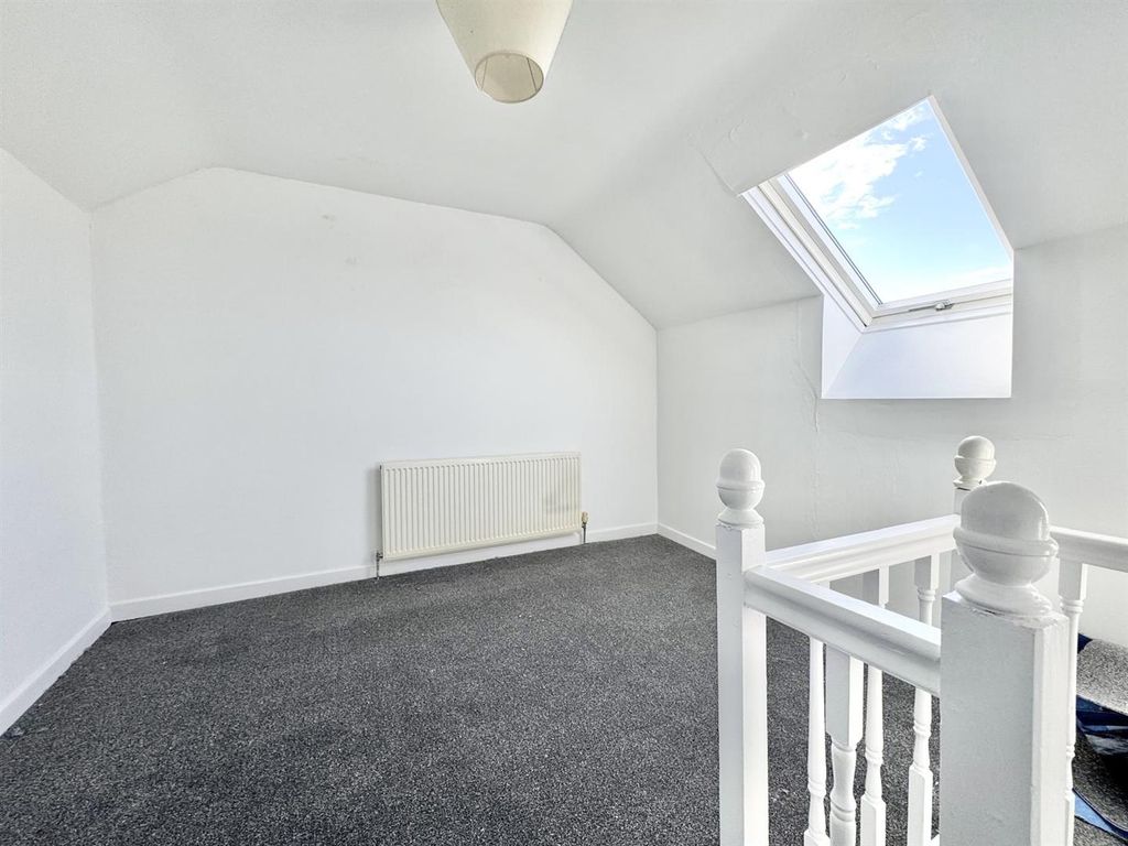 Property photo 3 of 8 83c59Dbb-3d47-4B17-A071-4Ed8293Ecff1.Jpeg