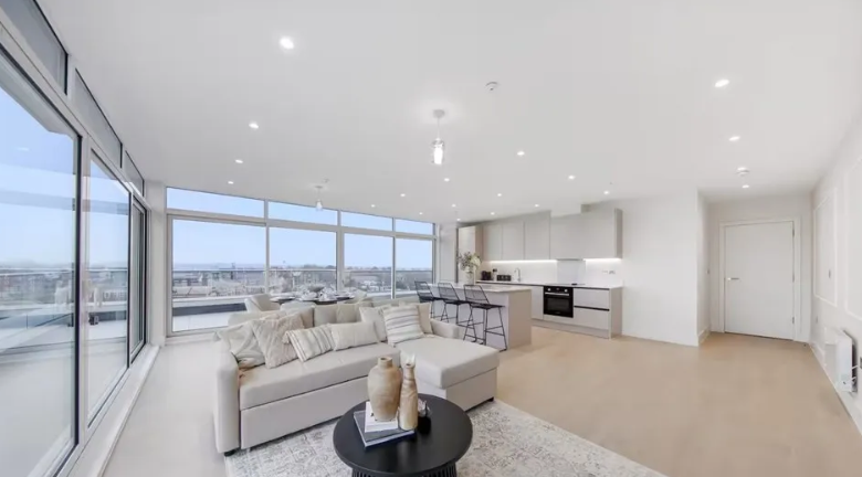 Property photo 1 of 14 Living Room