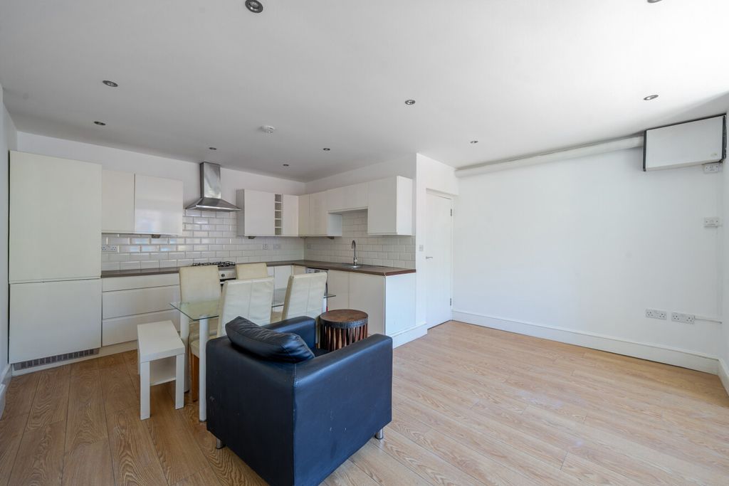 Property photo 3 of 11 1447974-7-69Eb66c...
