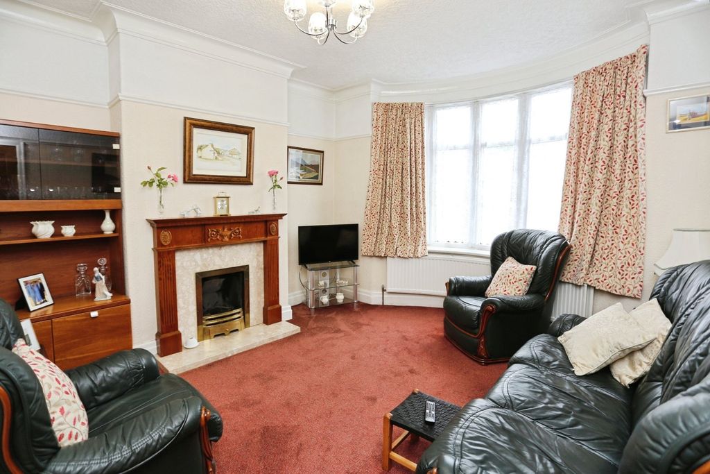 Property photo 2 of 19 Picture No. 12