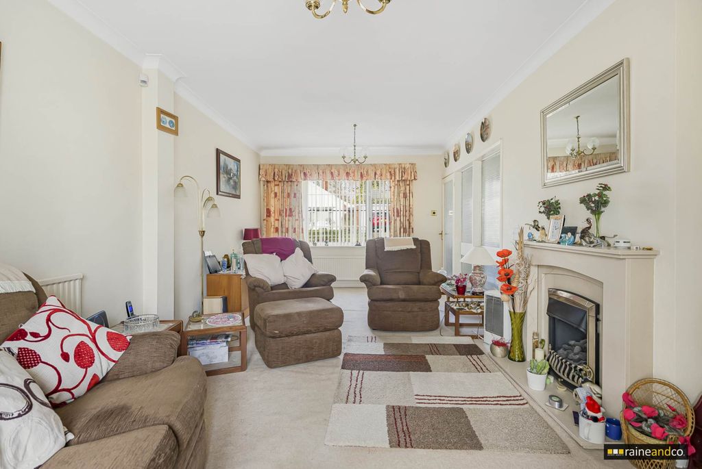 Property photo 3 of 23