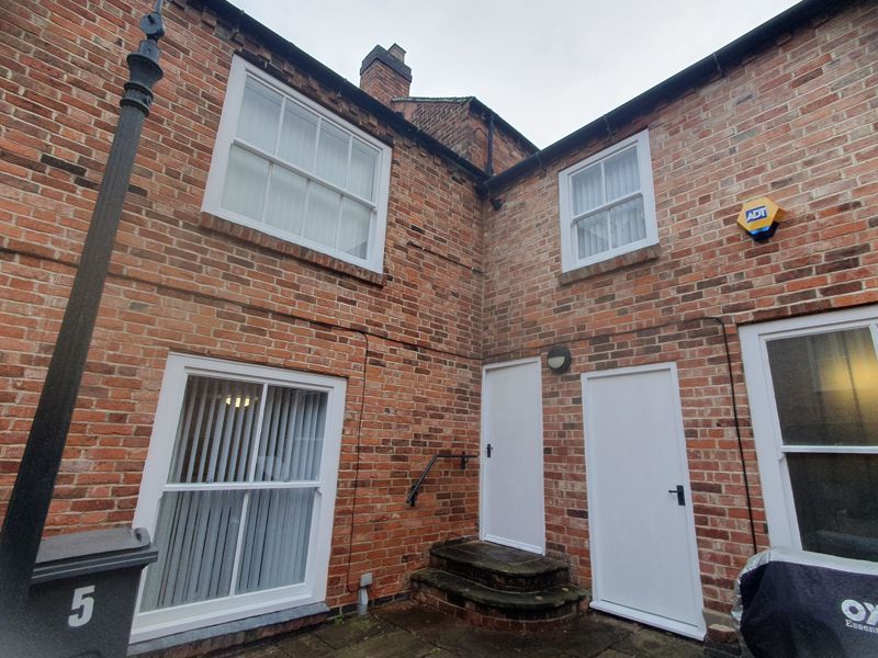 Property photo 1 of 9 Photo 8