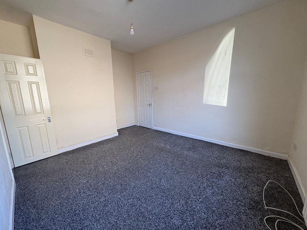 Property photo 3 of 8 Gallery