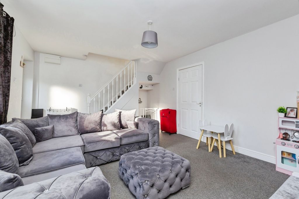 Property photo 2 of 17 Photo