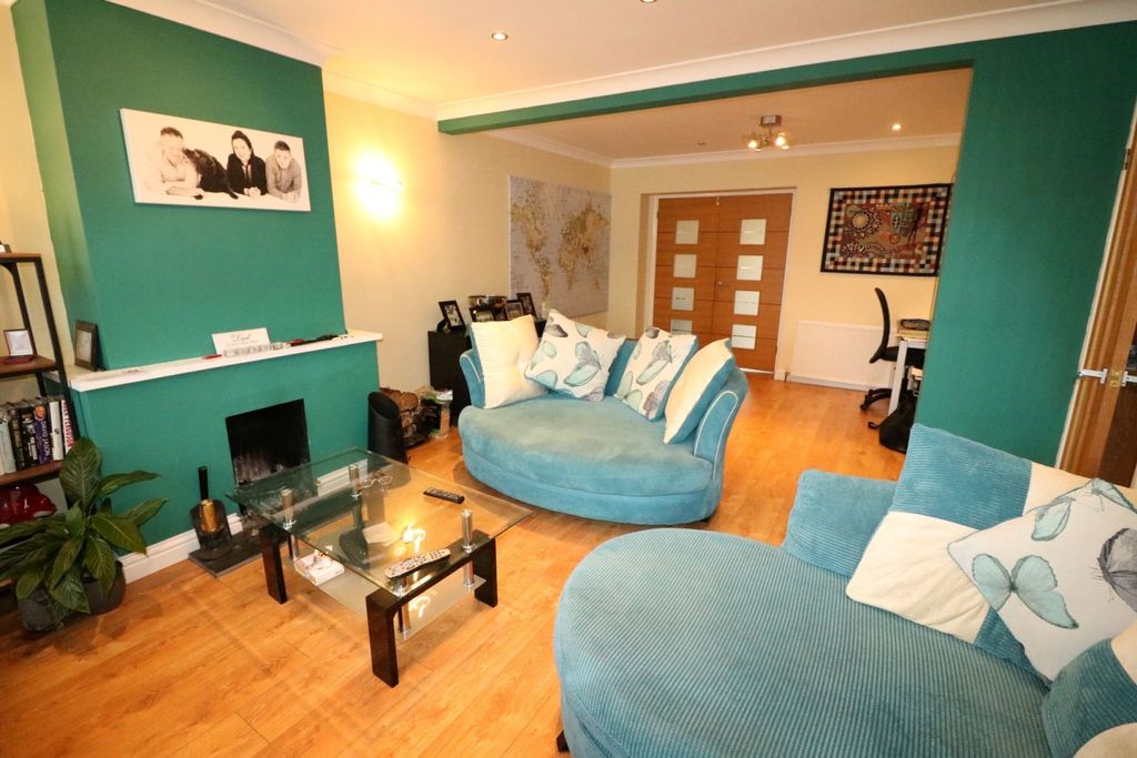 Property photo 2 of 8 Lounge