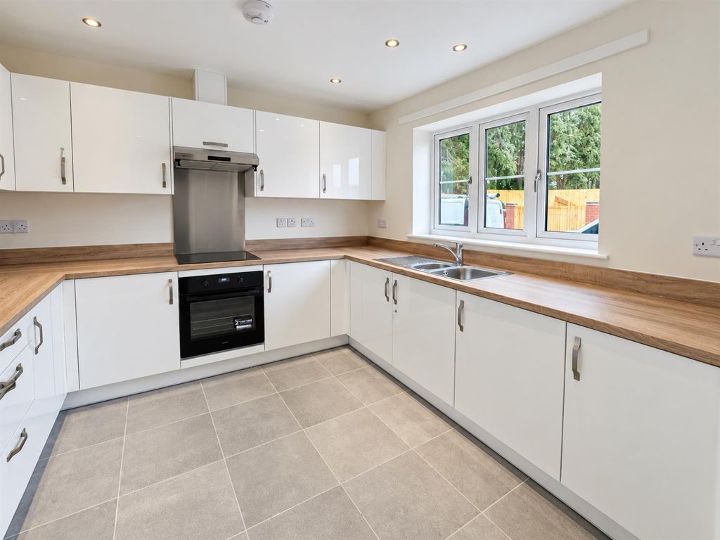 Property photo 3 of 10 Modern L-Shaped Kitchen With Garden Views.Png