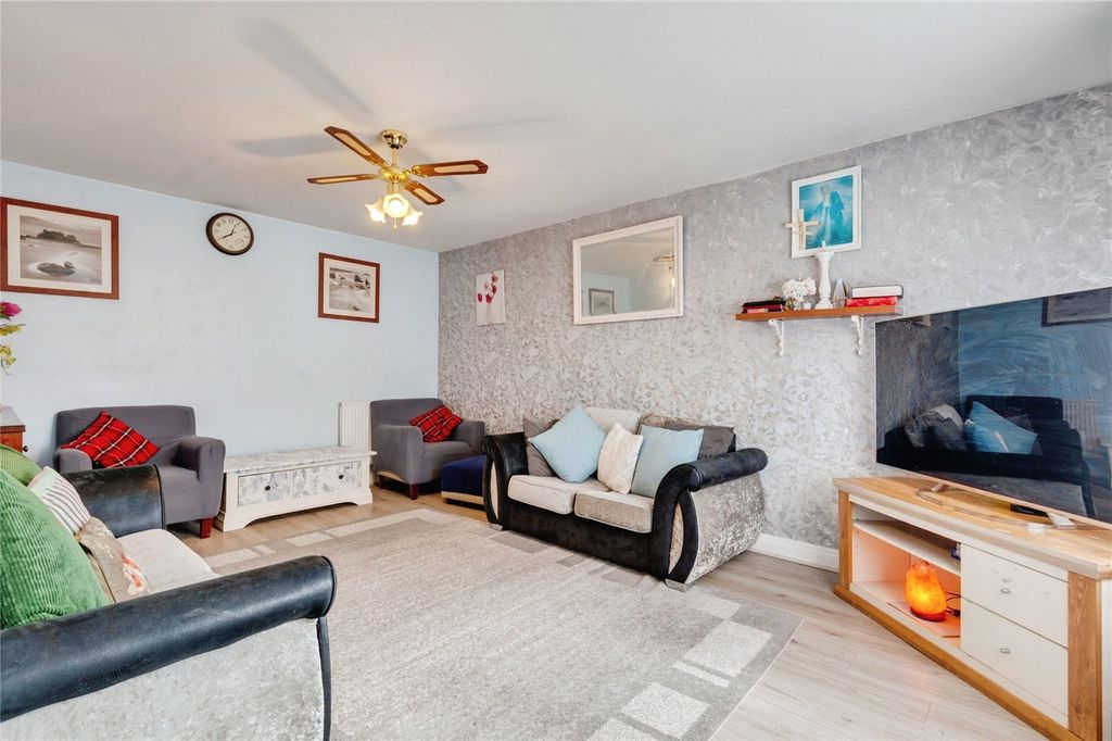 Property photo 2 of 17 Picture No. 01