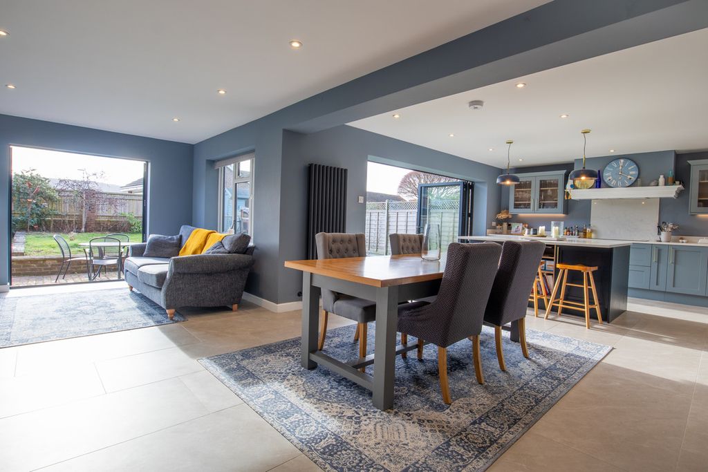 Property photo 2 of 21