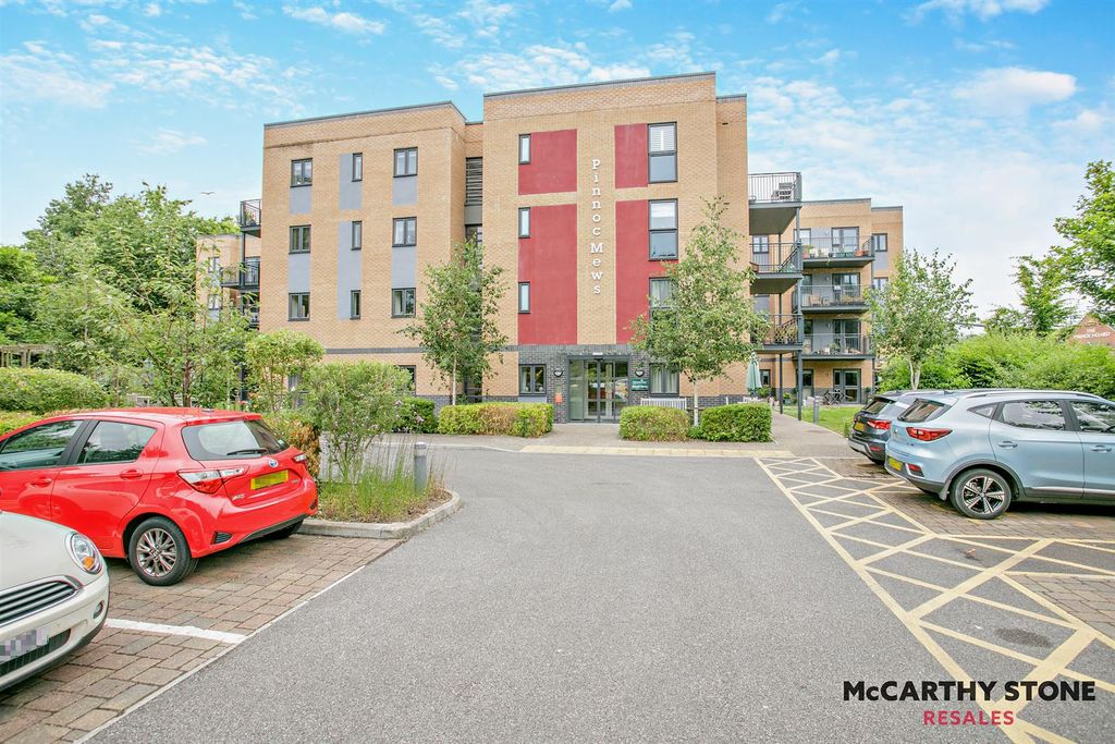 Property photo 1 of 20 Pinnoc Mews
