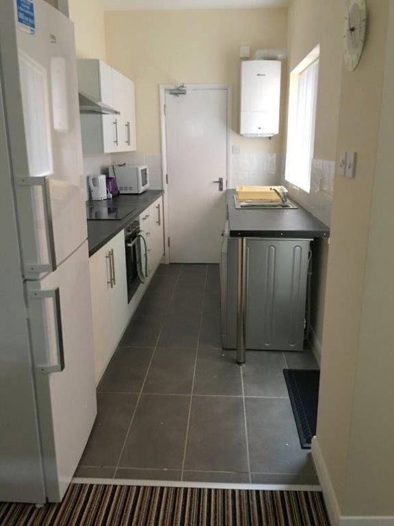 Property photo 2 of 8 130Wr Kitchen.Jpg