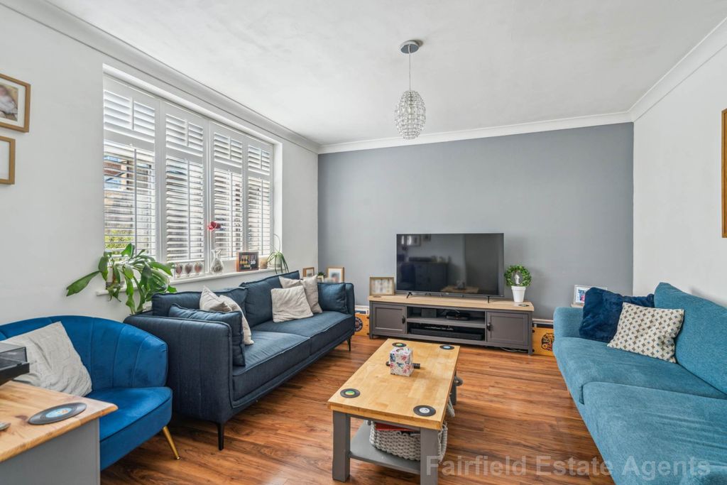 Property photo 2 of 19