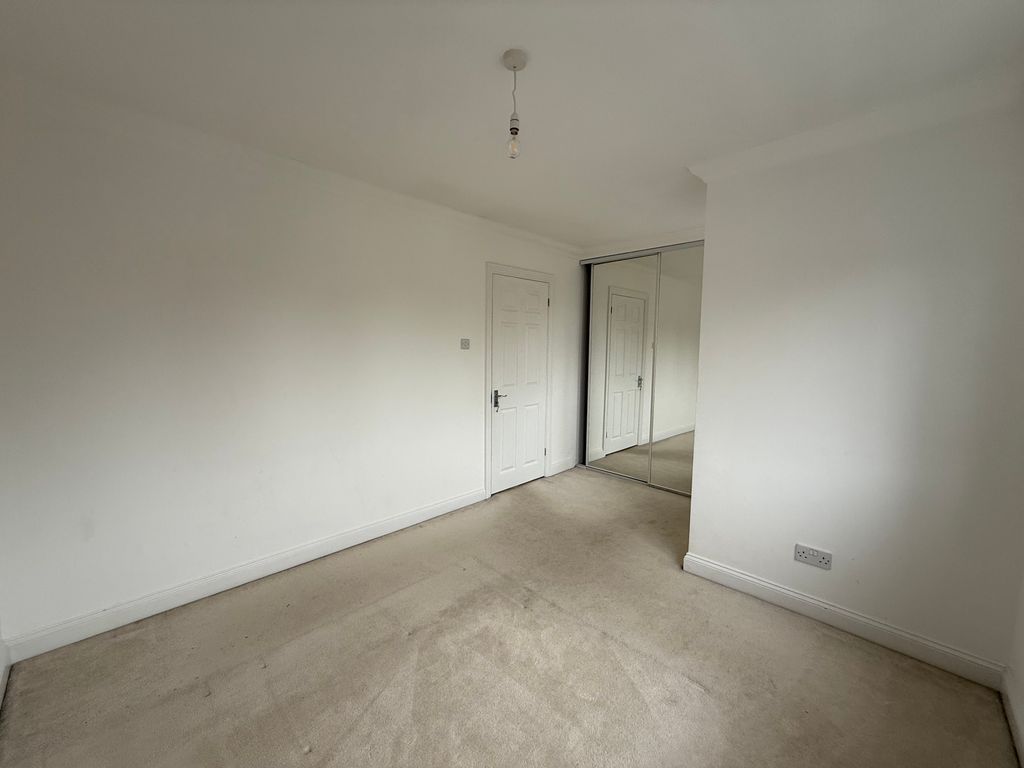 Property photo 3 of 11 Bedroom 1