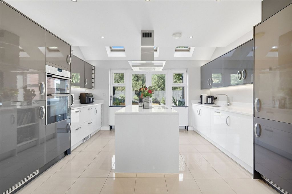 Property photo 2 of 16 Picture No. 22