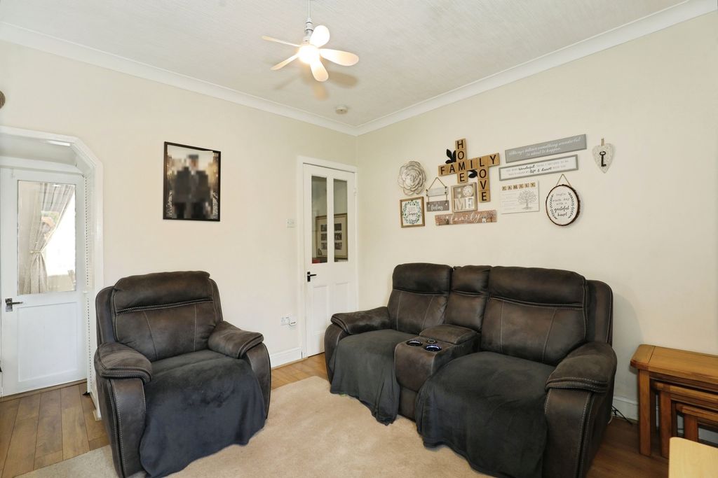 Property photo 2 of 19 Pbox-Img.Jpg