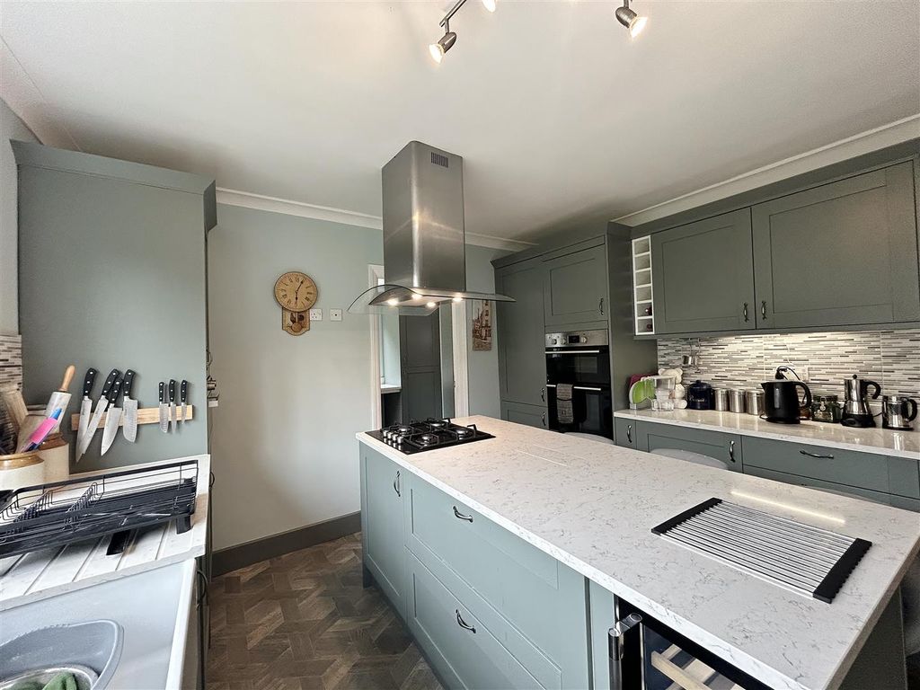 Property photo 3 of 30 Kitchen