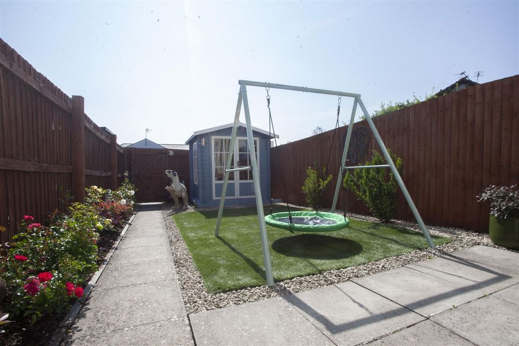 Property photo 2 of 34